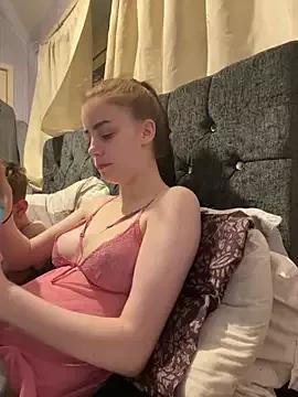 VioletxBlue from StripChat is Freechat