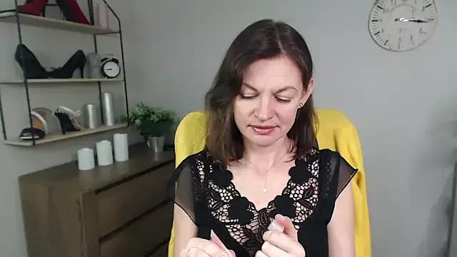 Girls: discover live performances with matured cam models, from teasing to fixations, in a variety of stunning live sex cams.