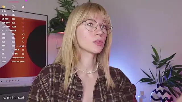 WhiteAnni from StripChat is Freechat