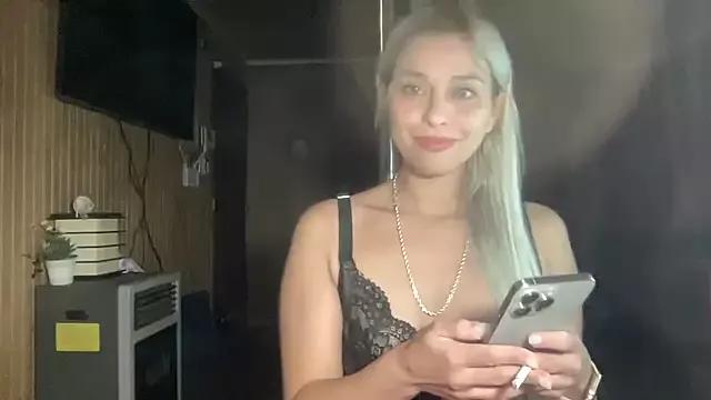 WhiteSnow09 from StripChat is Freechat