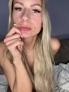 Girls: discover live performances with matured cam models, from teasing to fixations, in a variety of stunning live sex cams.