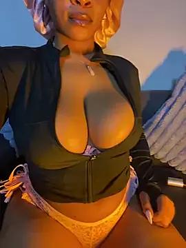 YellowHoneyDip from StripChat