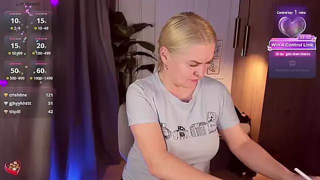 YolandaKiss from StripChat is Freechat