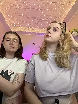 Girls: discover live performances with matured cam models, from teasing to fixations, in a variety of stunning live sex cams.