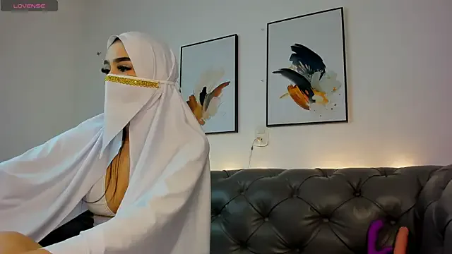 Zahra_milks on StripChat