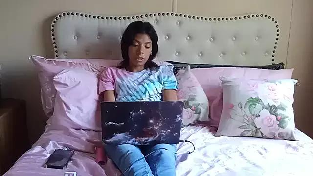 zara_luv from StripChat