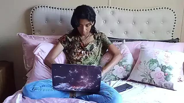 zara_luv from StripChat